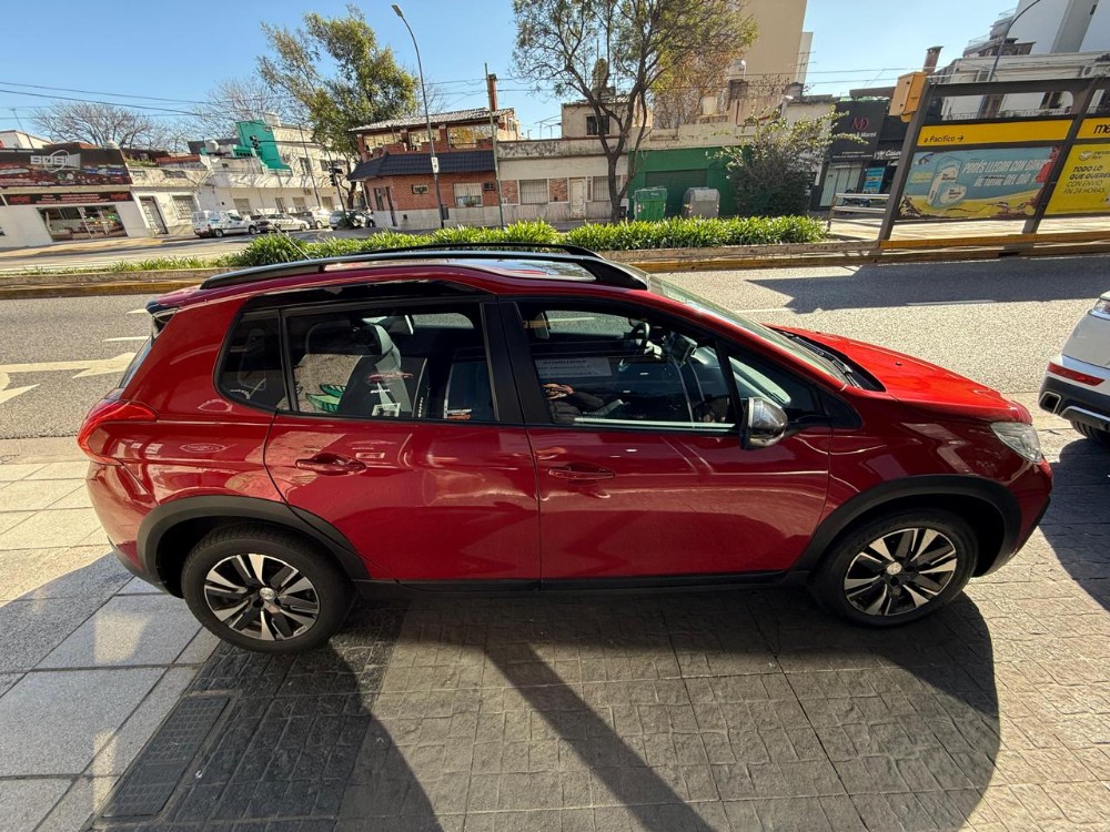 Peugeot 2008 Feline — foto 10